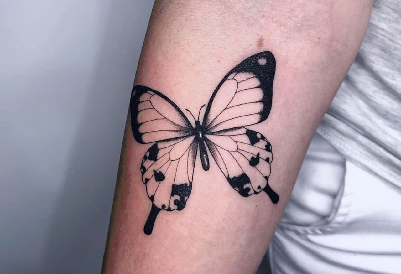 Tatuagens femininas delicadas que representam resiliência – Nova